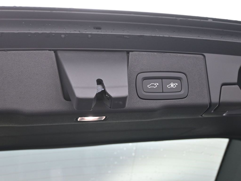 New 2026 Volvo XC60 B5 Plus w/ Protection Package Premier image 32