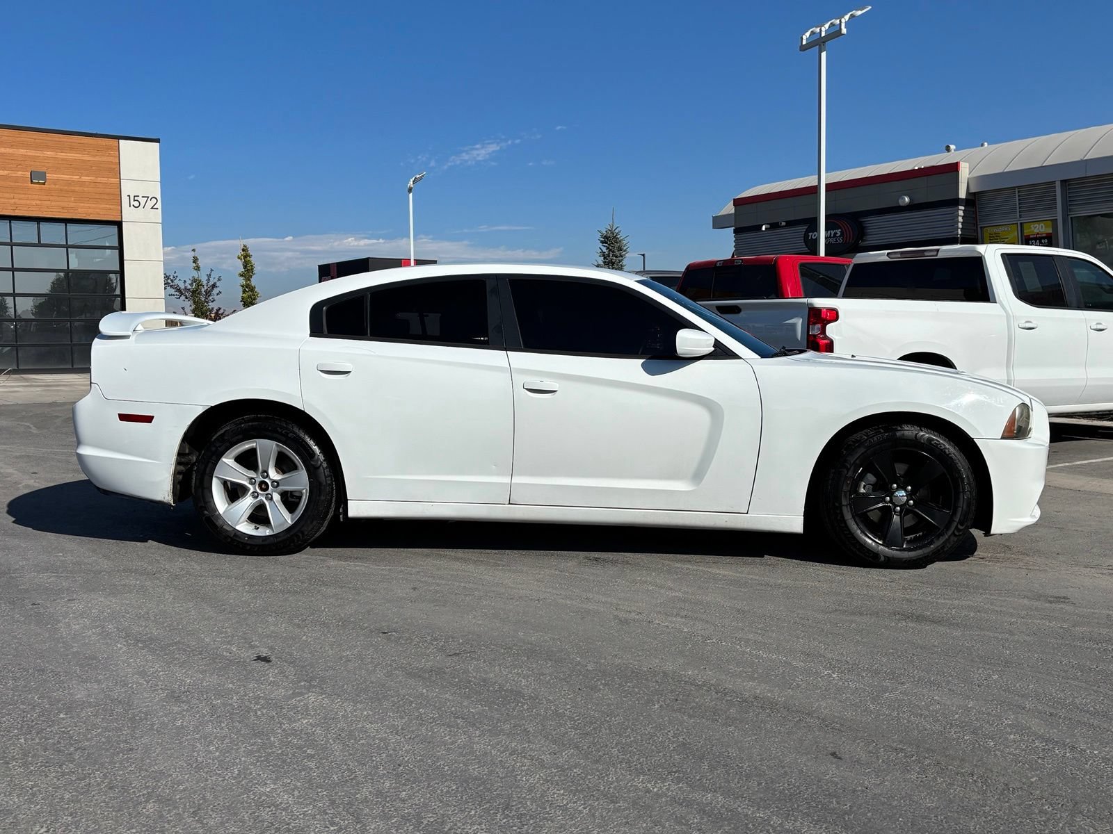 Used 2014 Dodge Charger SE RWD image 5