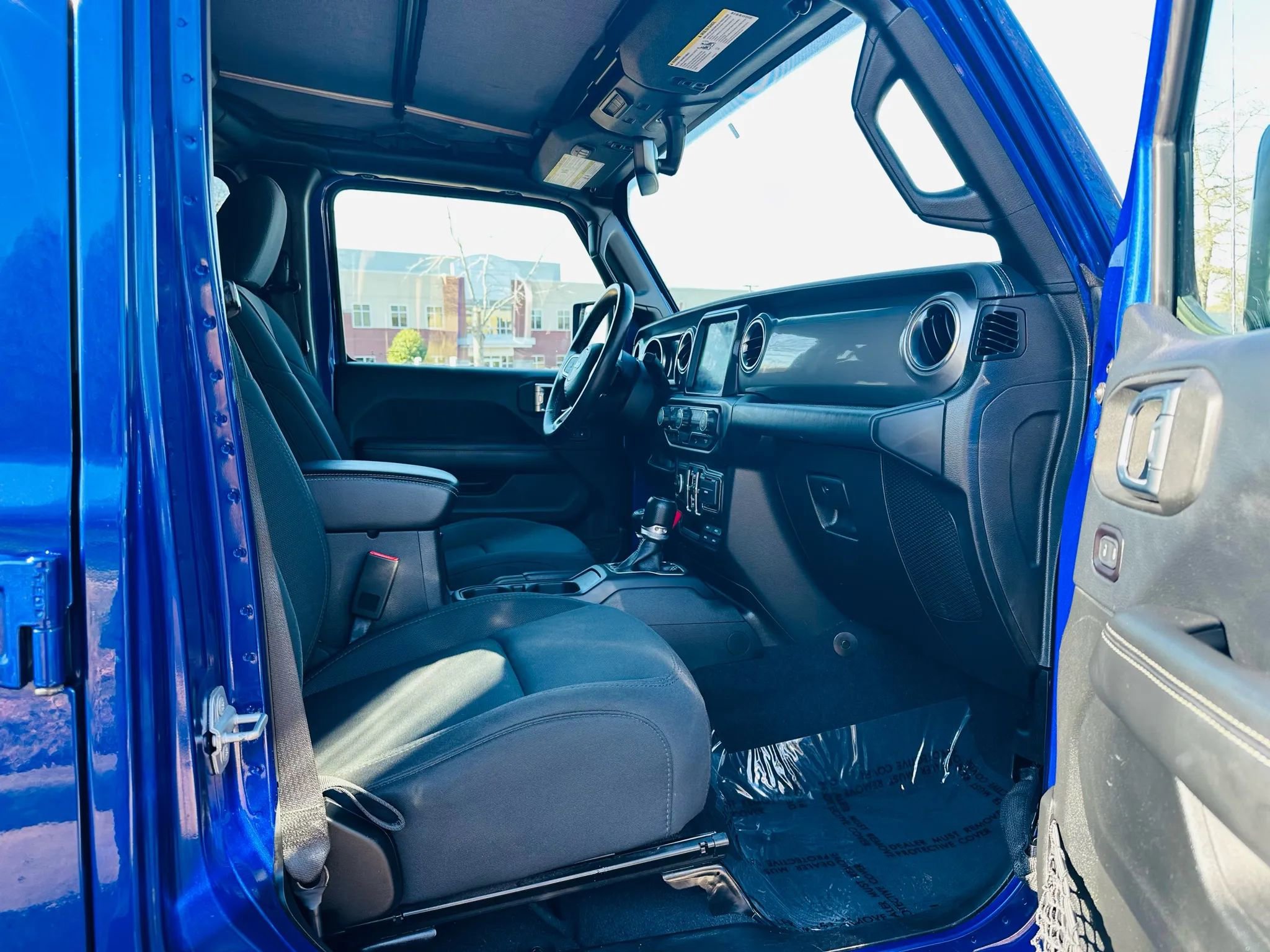 Used 2019 Jeep Wrangler Unlimited Sahara image 11