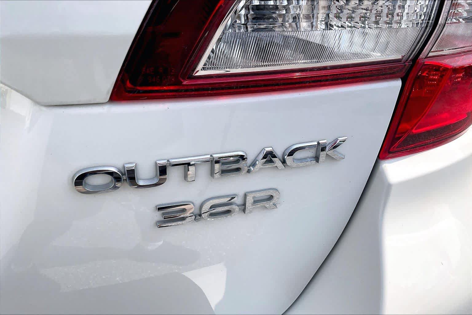 Used 2019 Subaru Outback 3.6R Touring AWD/4WD image 9