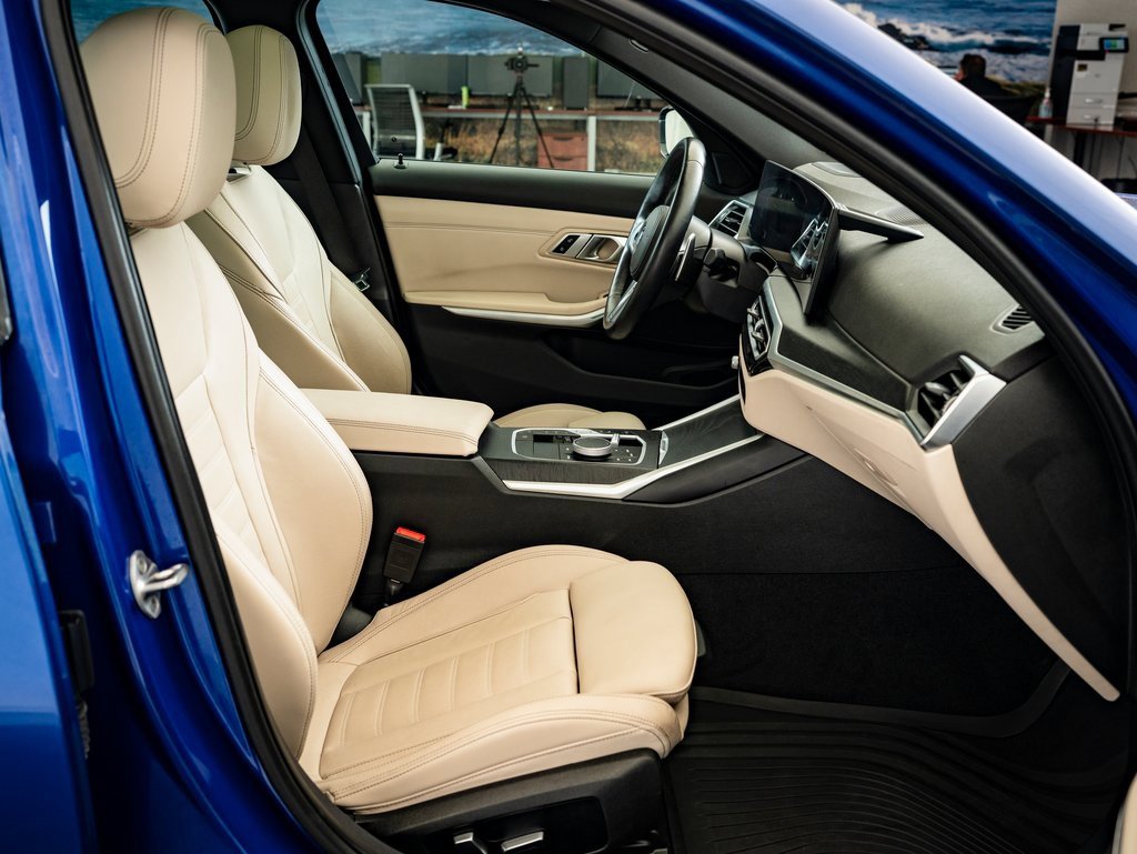 Used 2023 BMW 330i xDrive Sedan w/ M Sport Package image 19