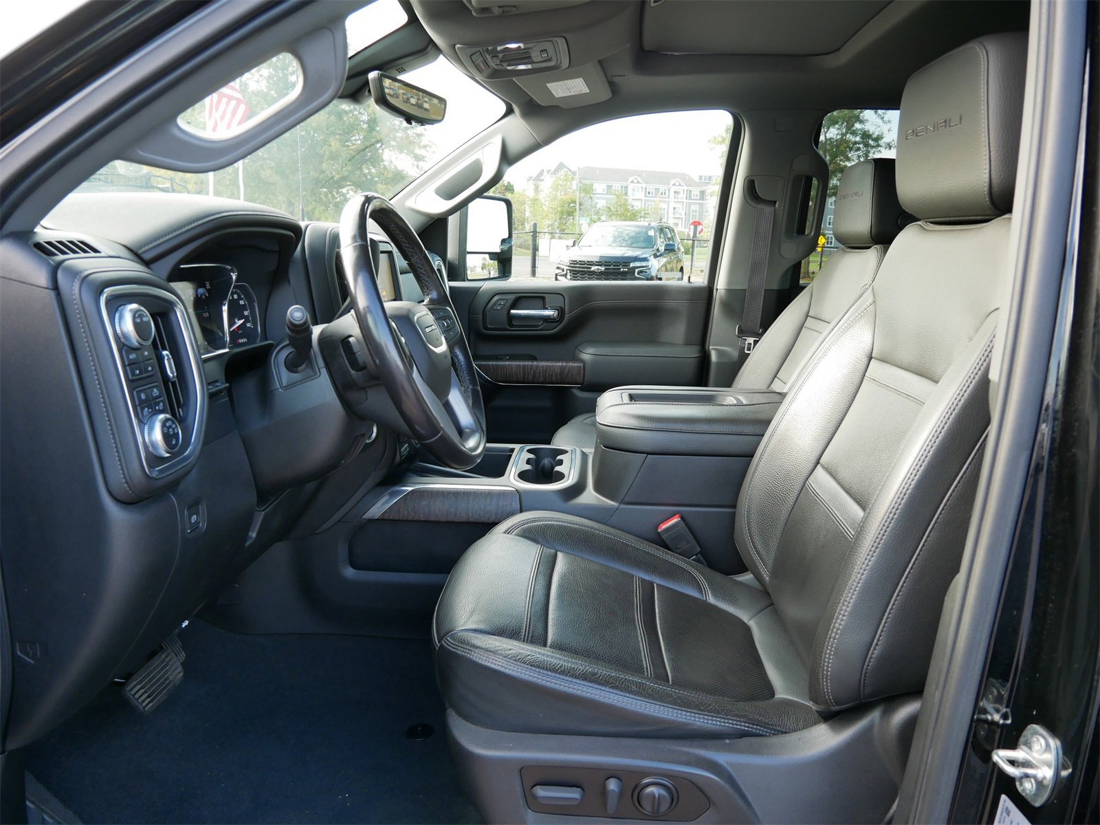 Used 2022 GMC Sierra 3500 Denali w/ Denali Ultimate Package image 9