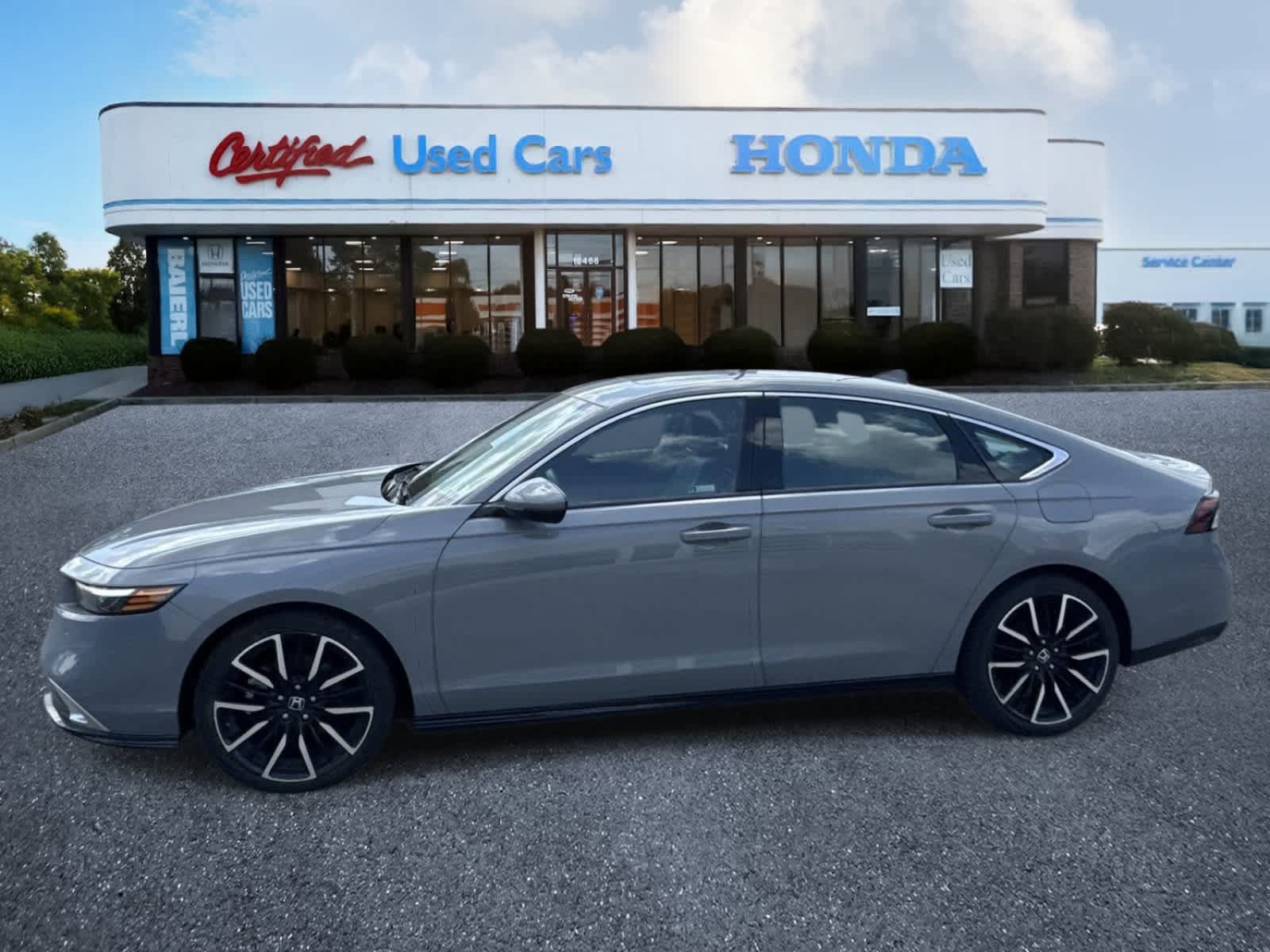 Used 2023 Honda Accord Touring image 2