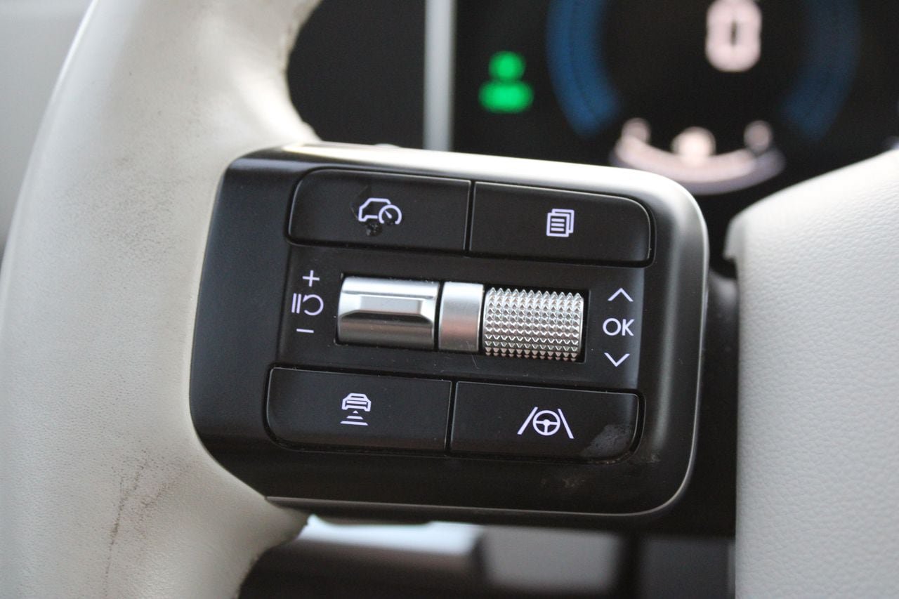 Used 2025 Hyundai Santa Fe SEL FWD image 13