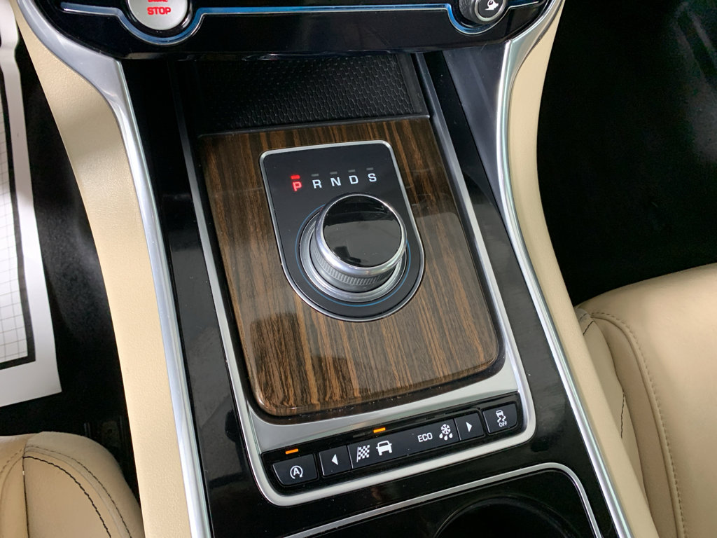 Used 2017 Jaguar XE Prestige image 25