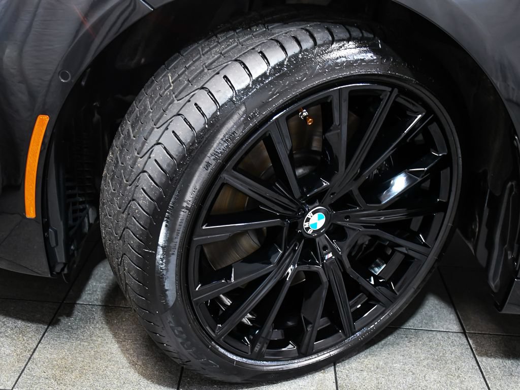 Used 2022 BMW M760i xDrive w/ Luxury Rear Seating Package AWD/4WD image 7
