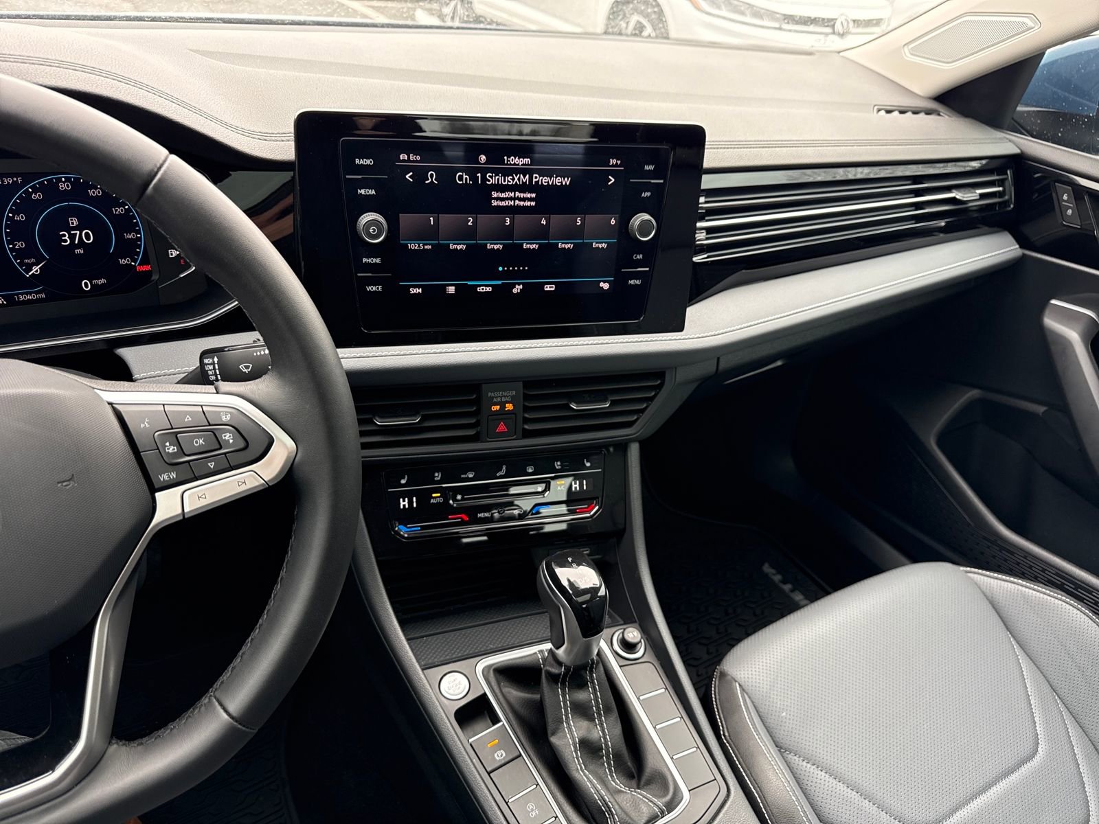 Certified 2025 Volkswagen Jetta SEL image 29