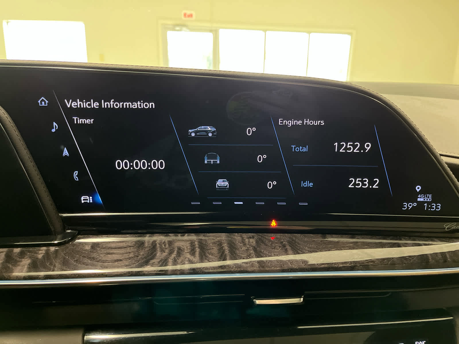 Used 2023 Cadillac Escalade Premium Luxury image 41