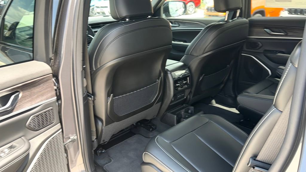New 2026 Jeep Grand Cherokee Laredo RWD image 10