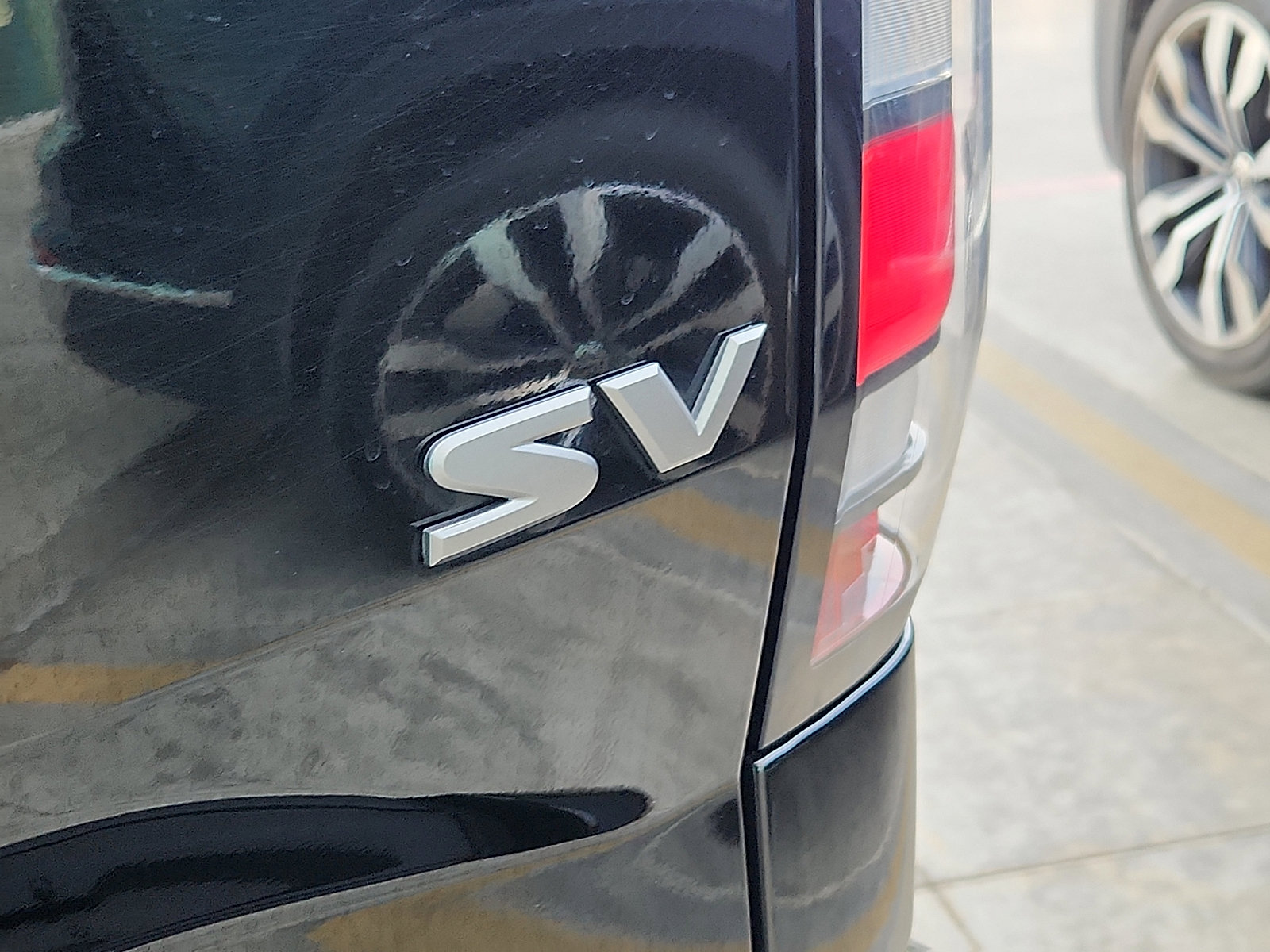 Used 2024 Nissan Frontier SV image 10