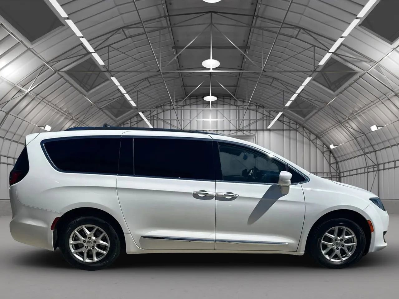 Used 2020 Chrysler Pacifica Touring-L FWD image 7