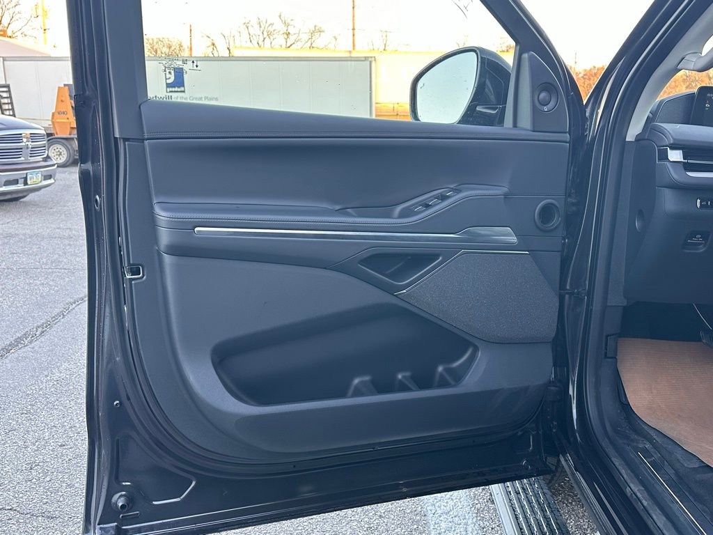 New 2025 Lincoln Navigator Reserve image 10