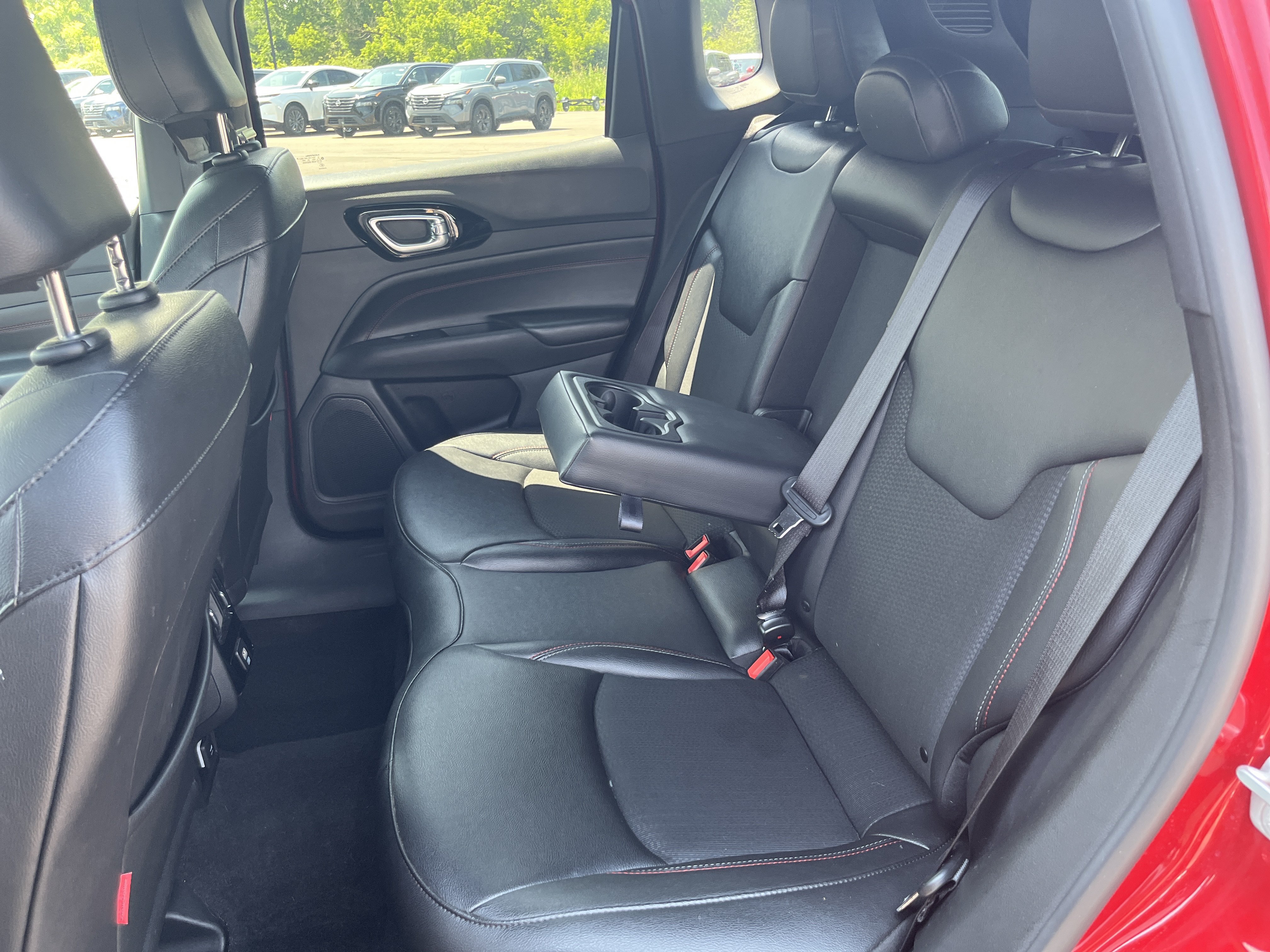 Used 2025 Jeep Compass Trailhawk AWD/4WD image 31