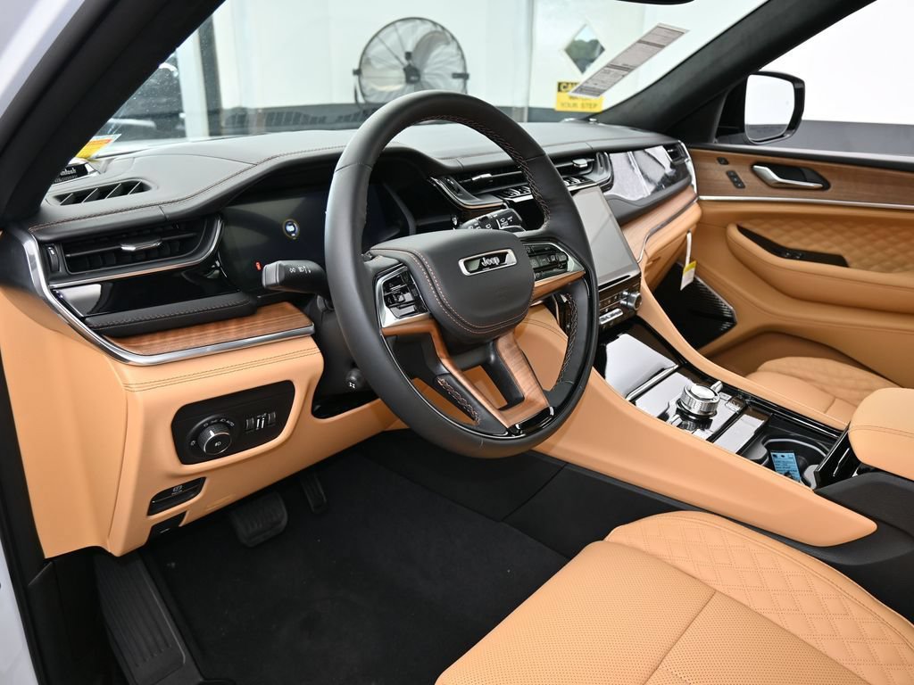 New 2025 Jeep Grand Cherokee L Summit AWD/4WD image 10