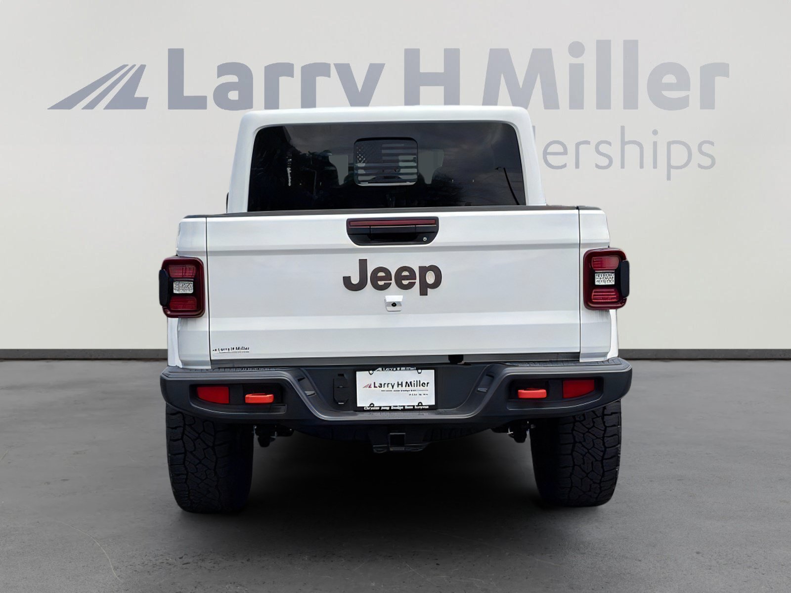 Certified 2025 Jeep Gladiator Mojave w/ Convenience Group AWD/4WD image 5