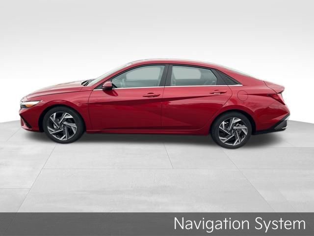 Used 2025 Hyundai Elantra SEL image 4