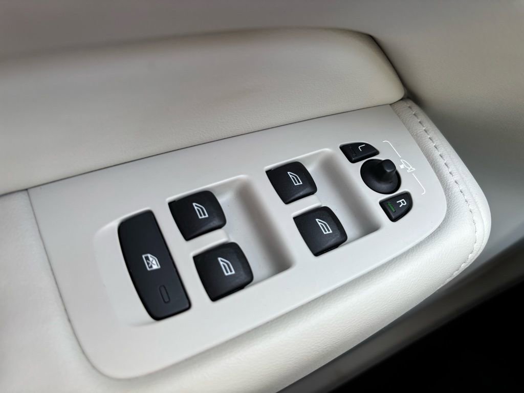 Certified 2023 Volvo XC60 B5 Core w/ Climate Package image 27