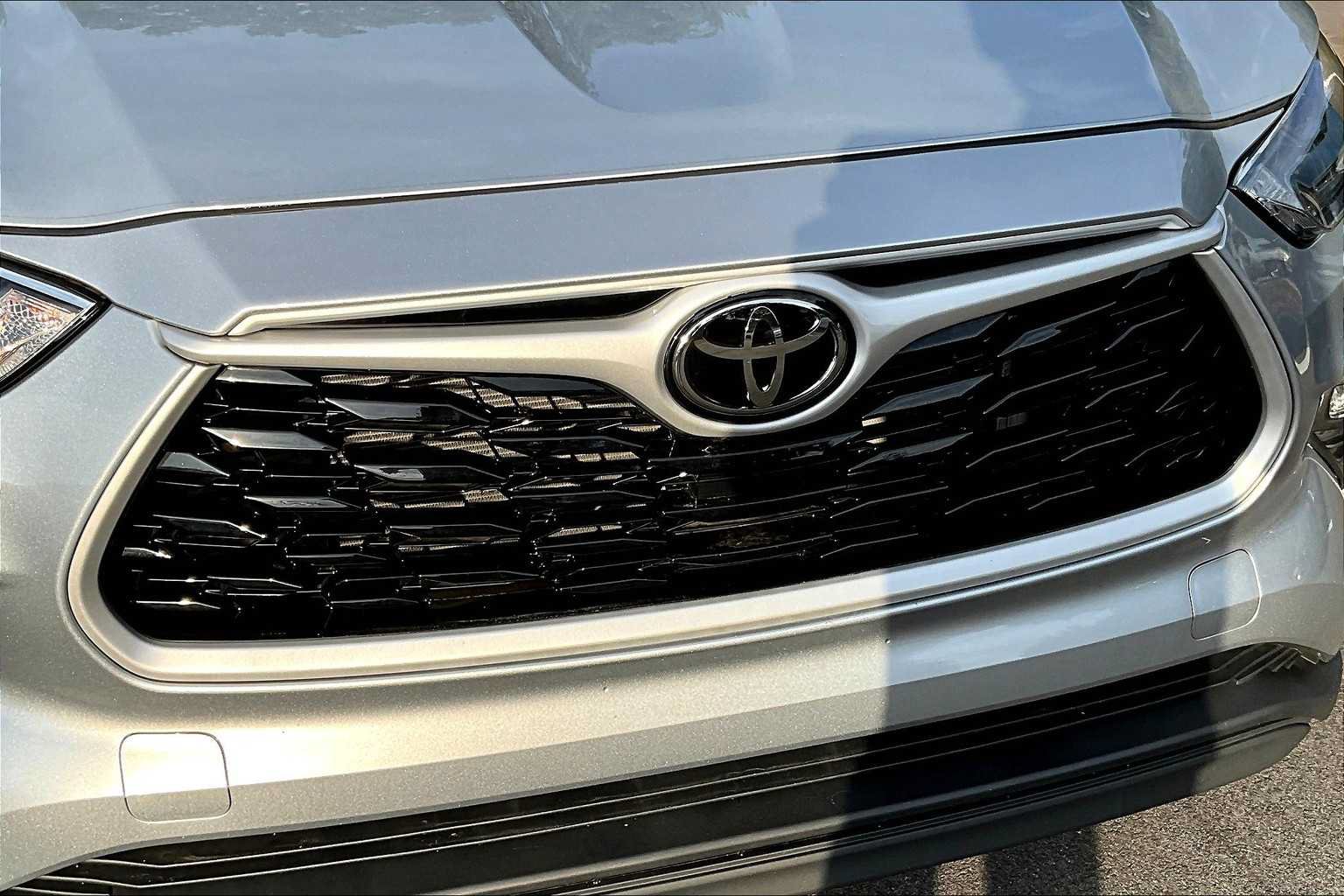 Used 2023 Toyota Highlander XLE AWD/4WD image 29