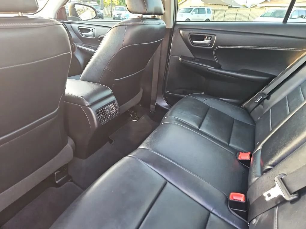 Used 2017 Toyota Camry XLE w/ Moonroof Package FWD image 22
