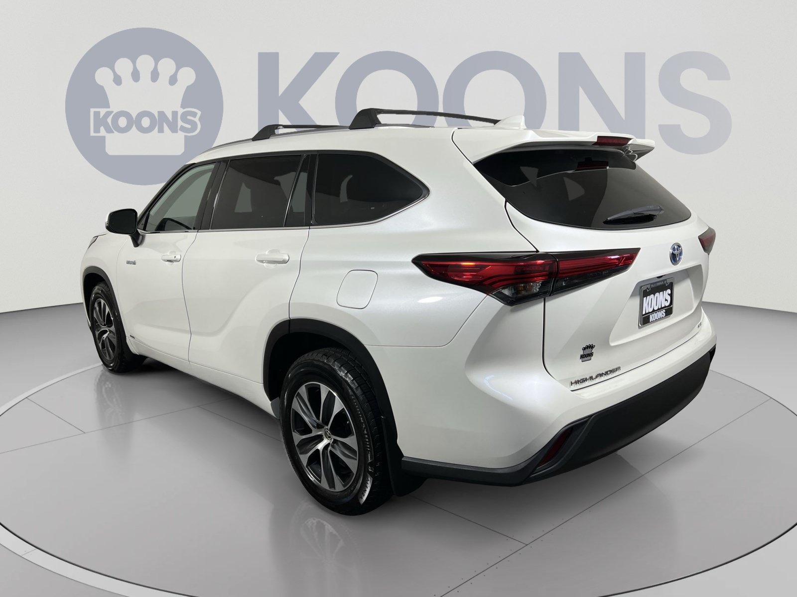 Used 2021 Toyota Highlander XLE AWD/4WD image 8