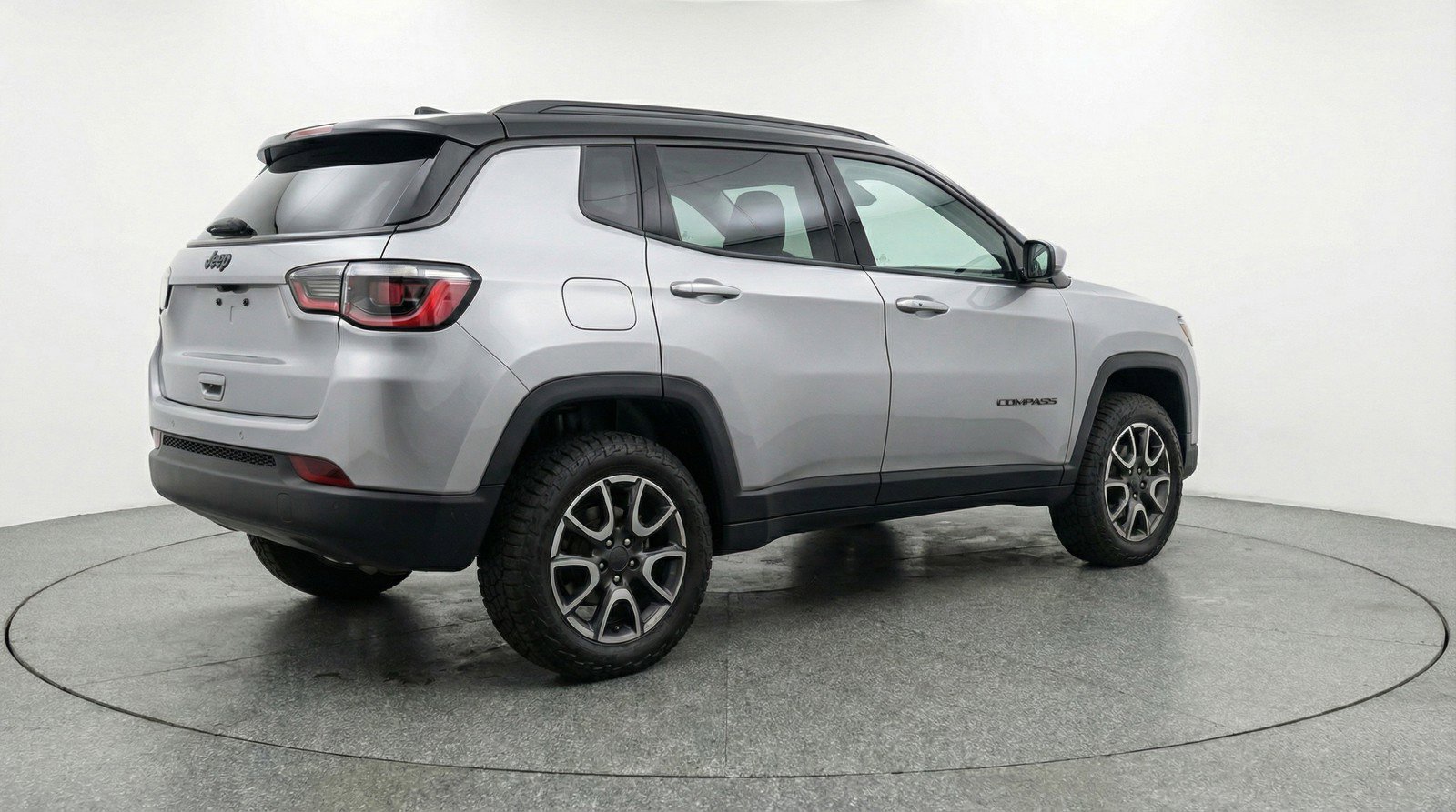 Used 2025 Jeep Compass Trailhawk AWD/4WD image 9