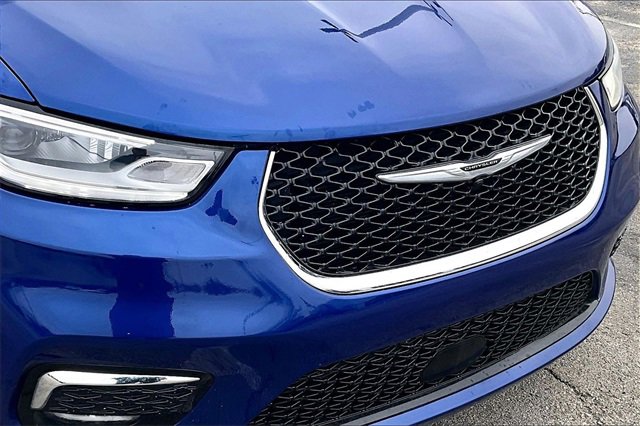 Used 2021 Chrysler Pacifica Touring-L image 33