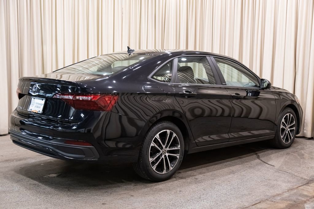 Used 2024 Volkswagen Jetta Sport image 6