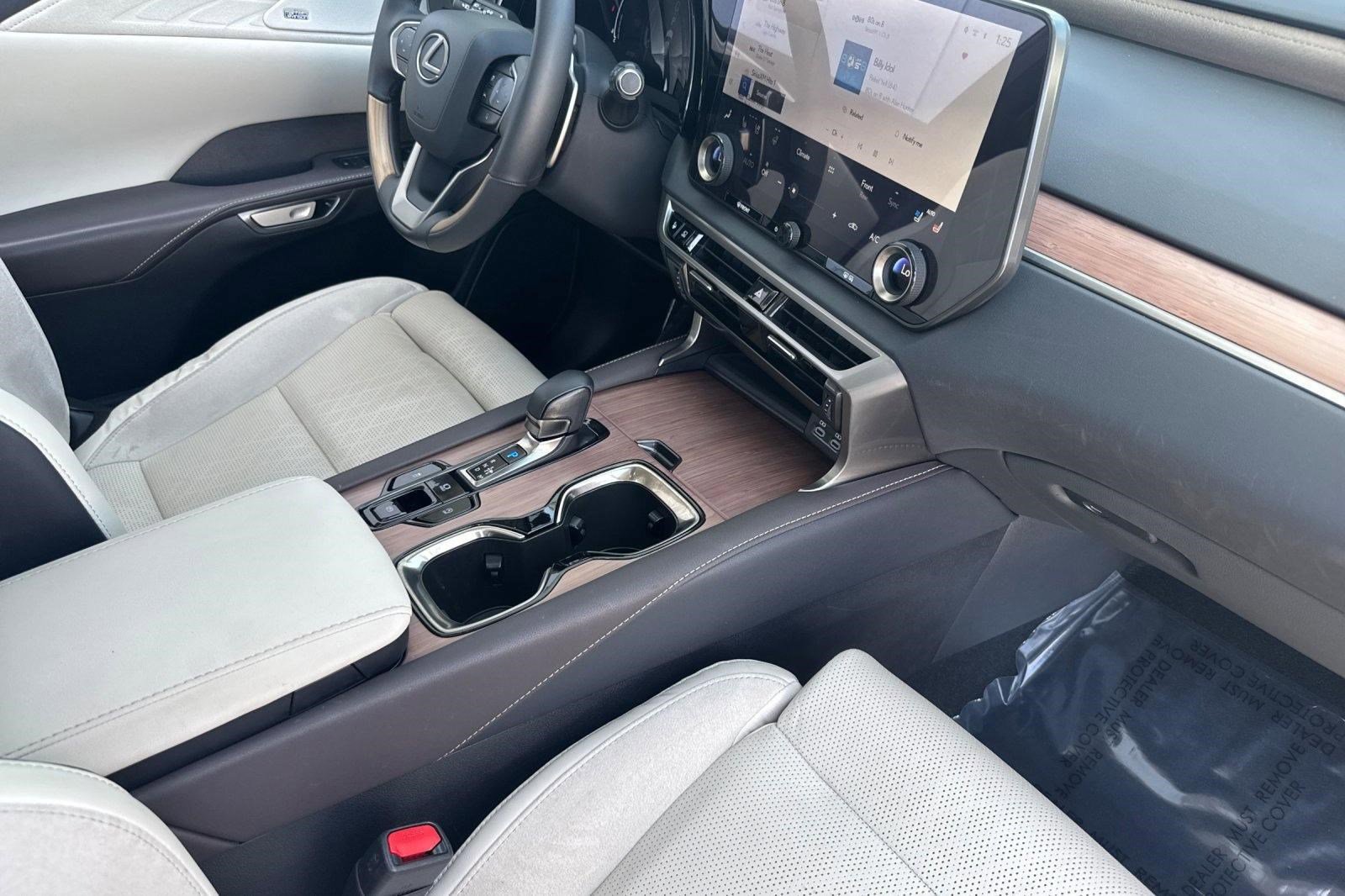 Used 2024 Lexus RX 350 FWD w/ Convenience Package image 34