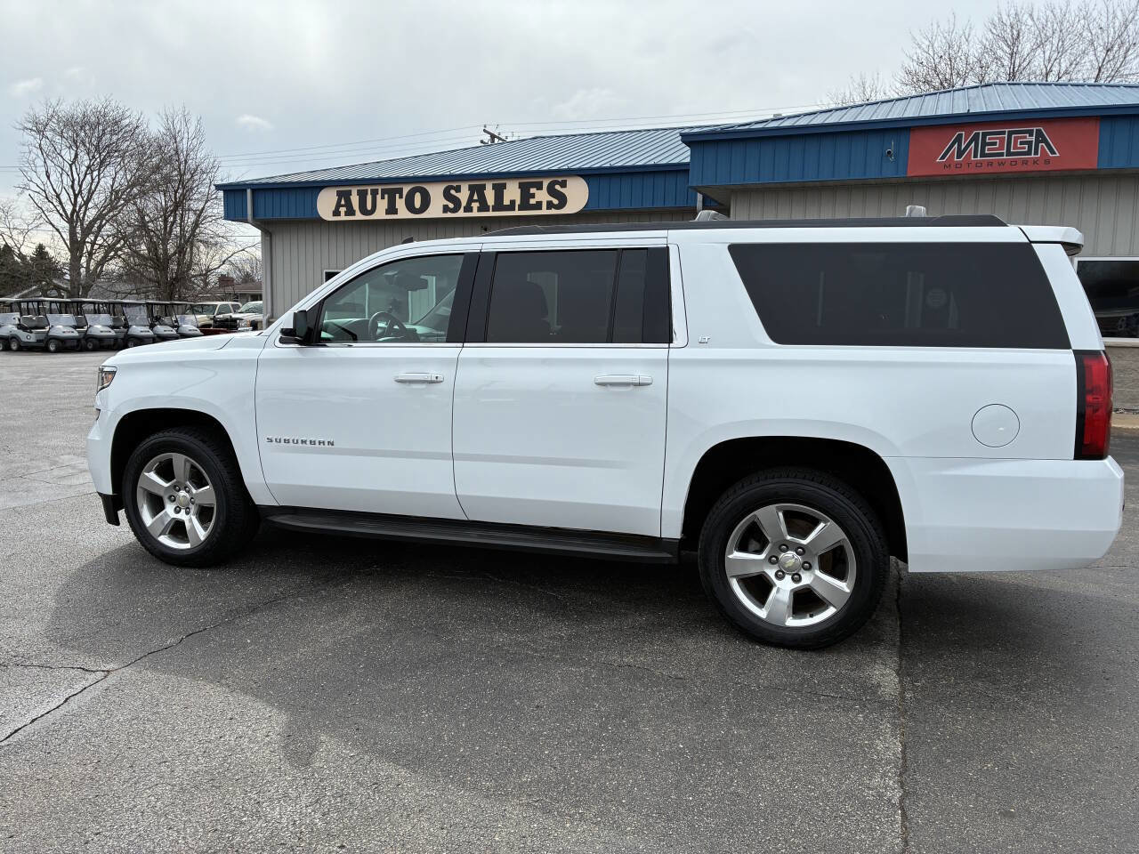 Used 2015 Chevrolet Suburban LT w/ Luxury Package AWD/4WD image 43