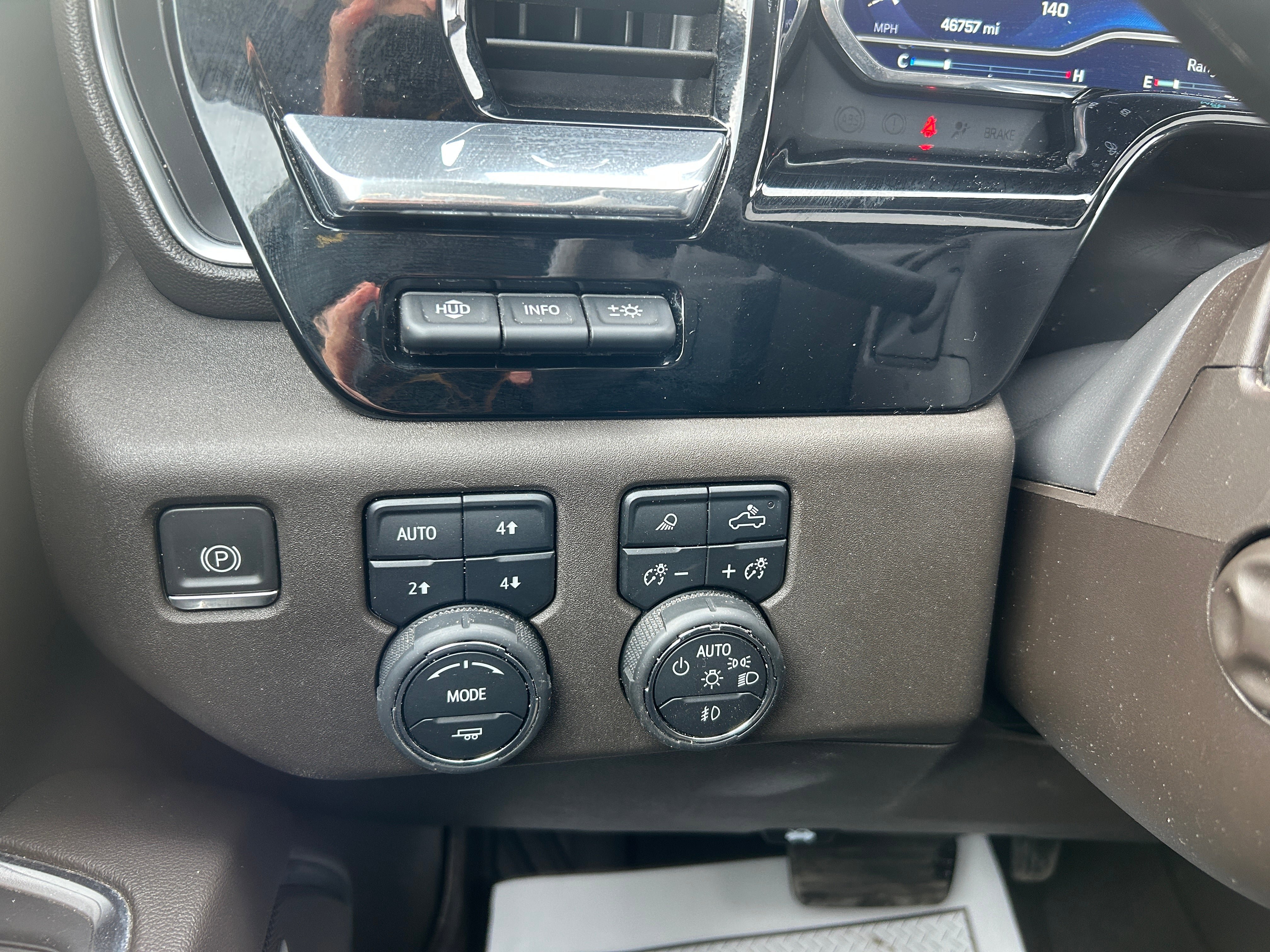 Used 2023 Chevrolet Silverado 1500 LTZ w/ LTZ Premium Package AWD/4WD image 19