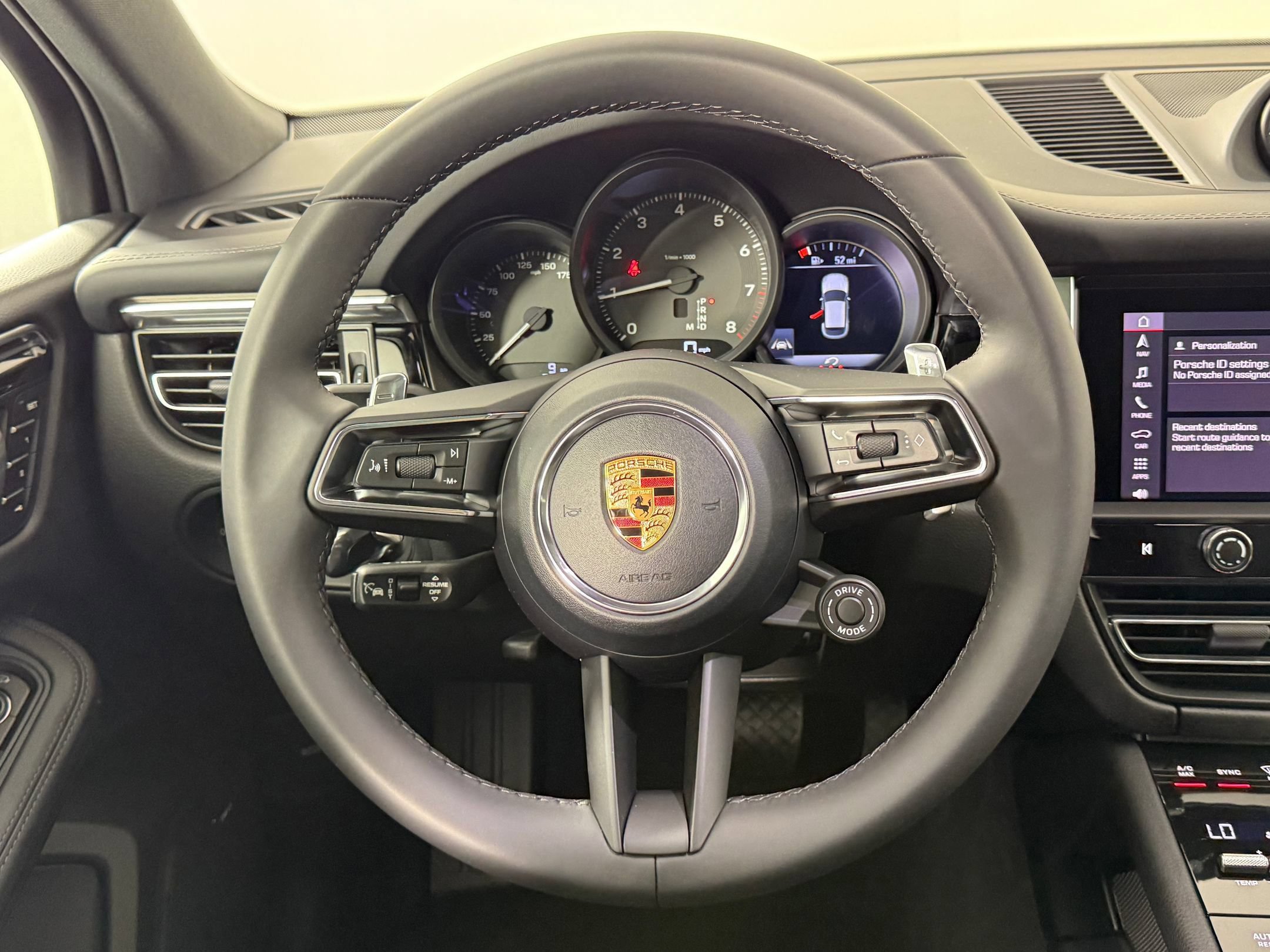 Certified 2026 Porsche Macan AWD/4WD image 18