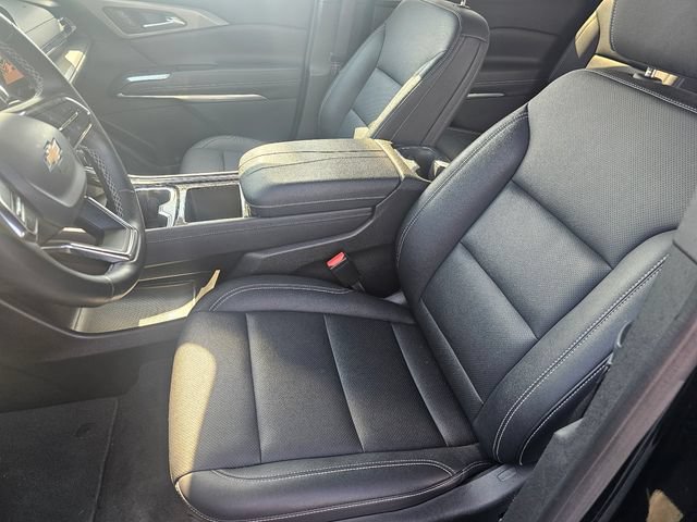 Used 2025 Chevrolet Traverse LT FWD image 16