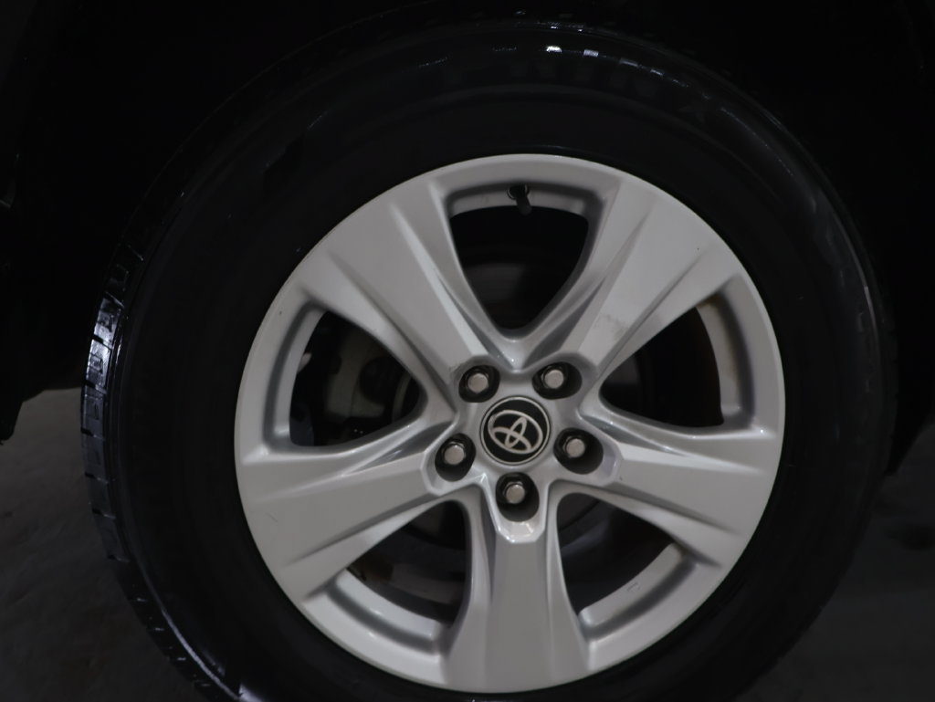 Used 2021 Toyota RAV4 XLE w/ Convenience Package FWD image 32