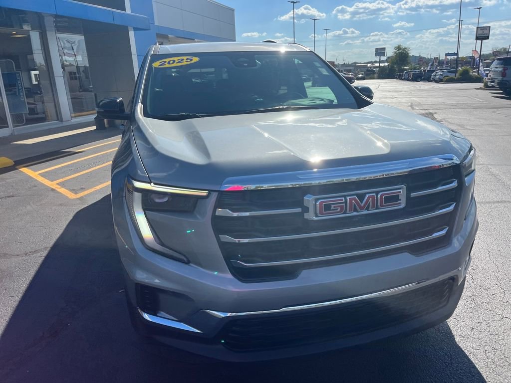 Used 2025 GMC Acadia Elevation image 8