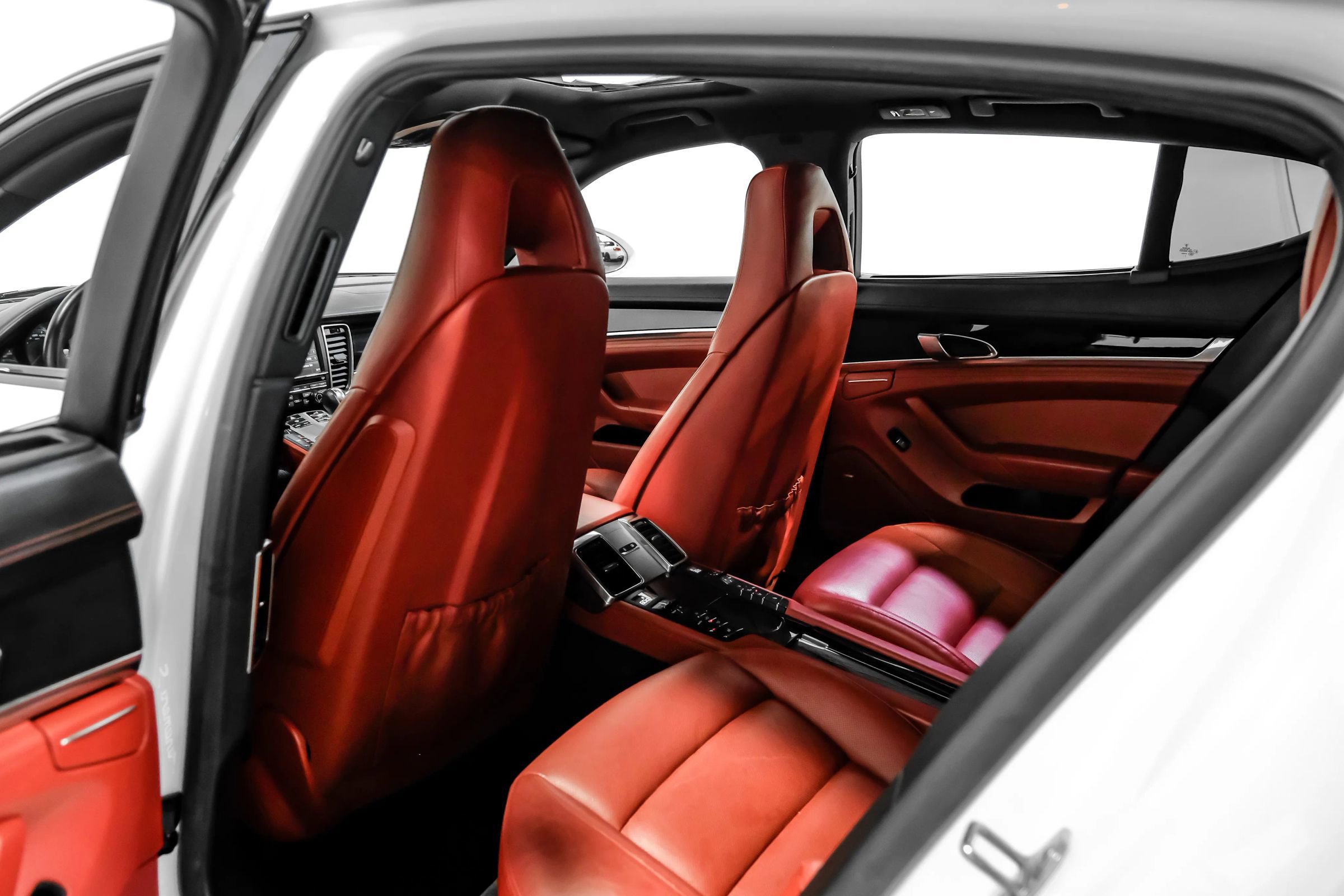 Used 2014 Porsche Panamera S image 17