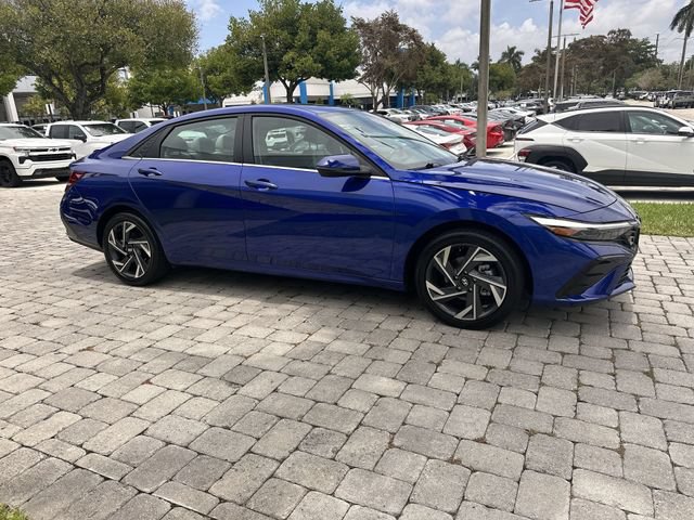 Used 2025 Hyundai Elantra Limited FWD image 15