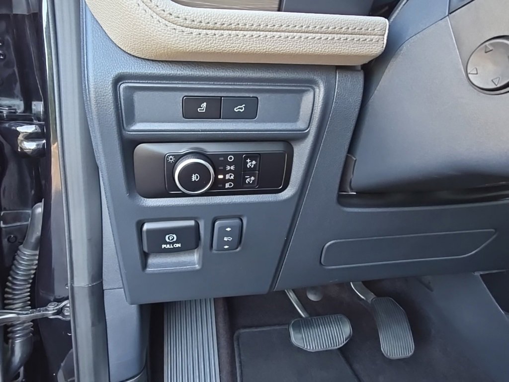 Used 2023 Ford Expedition Limited image 23