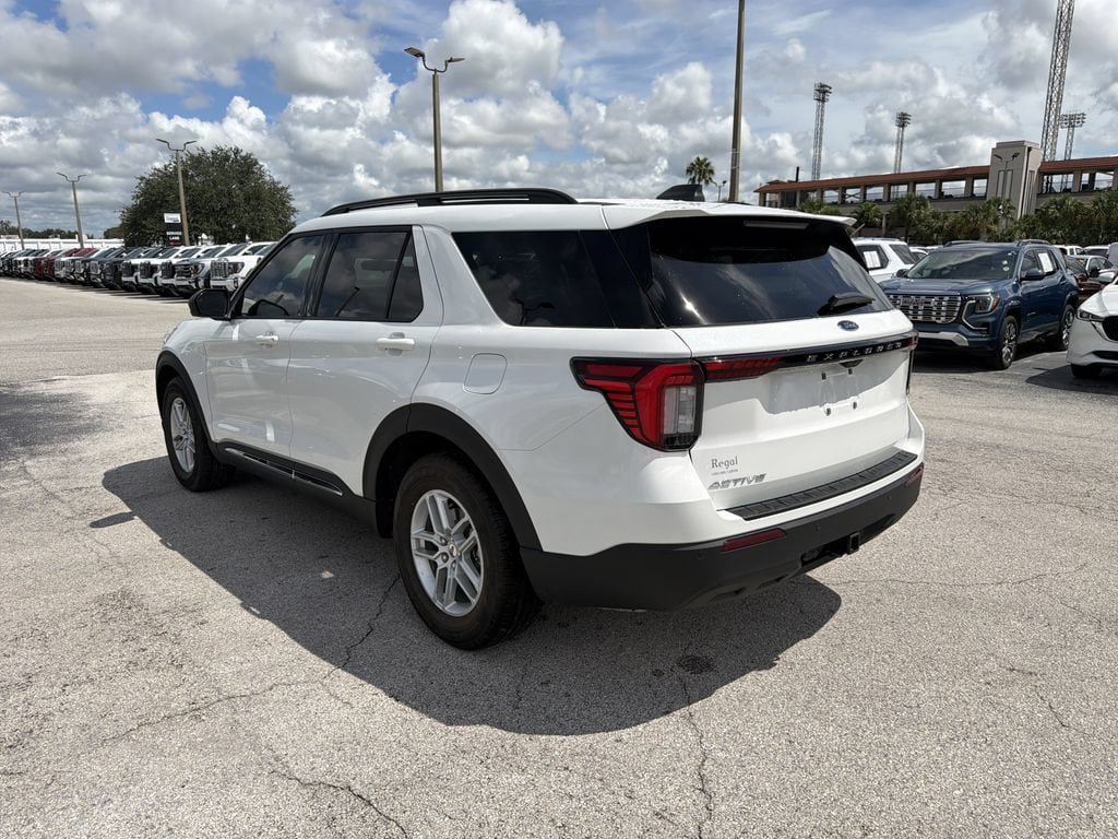 Used 2025 Ford Explorer Active RWD image 6