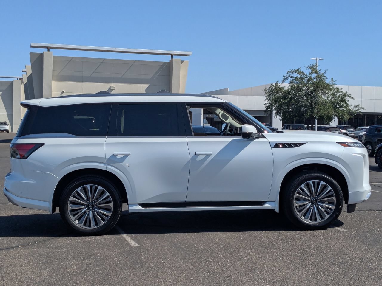 Certified 2026 INFINITI QX80 Luxe RWD image 6