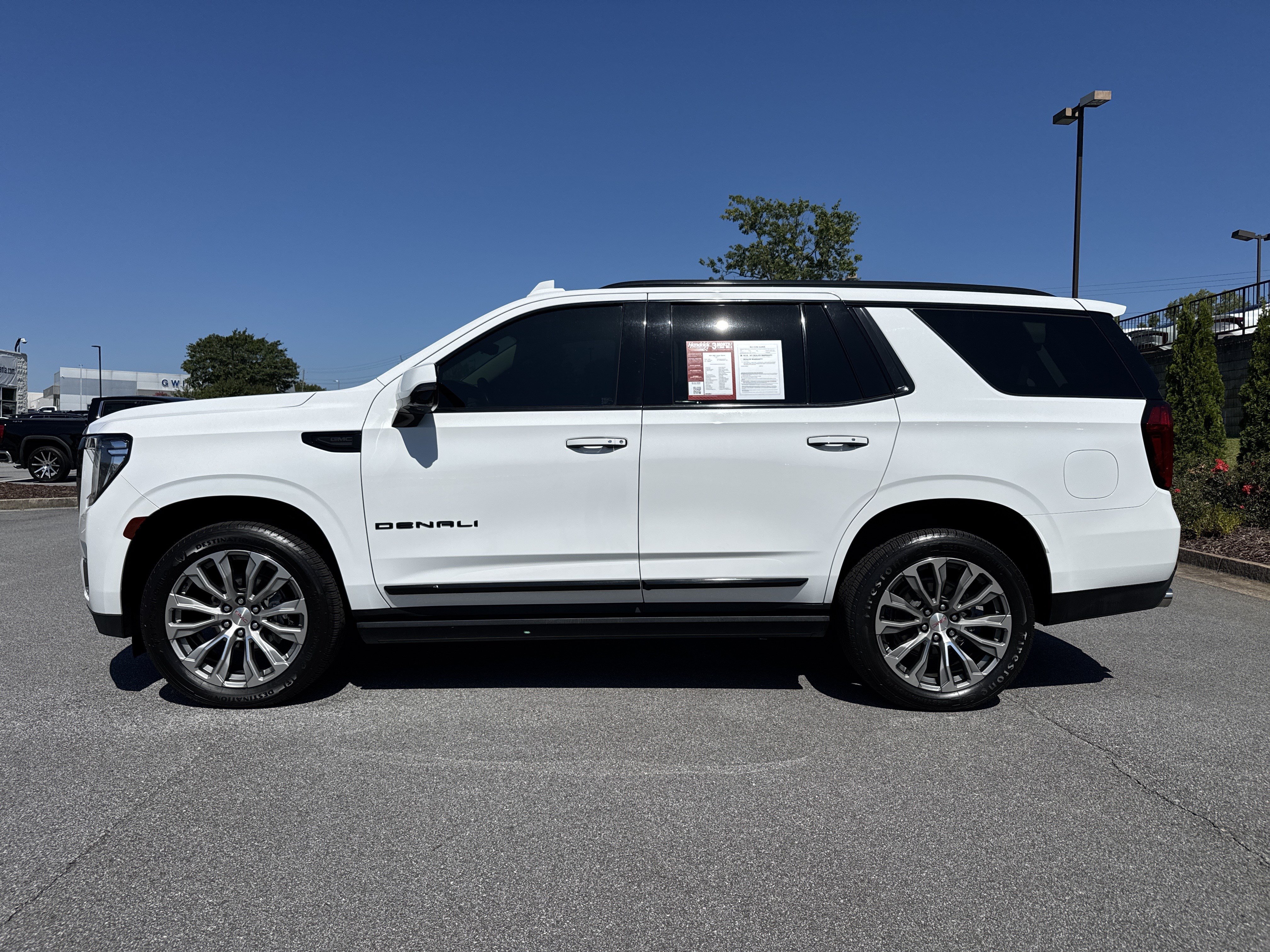 Used 2021 GMC Yukon Denali w/ Denali Premium Package AWD/4WD image 7