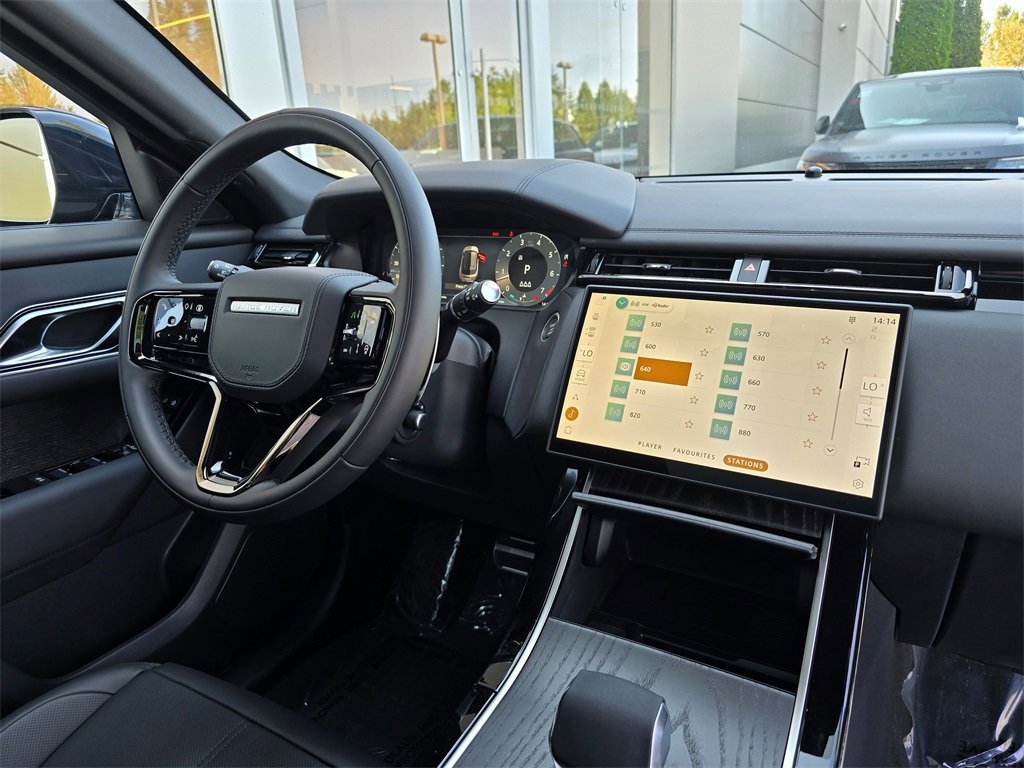 New 2026 Land Rover Range Rover Velar Dynamic SE image 32