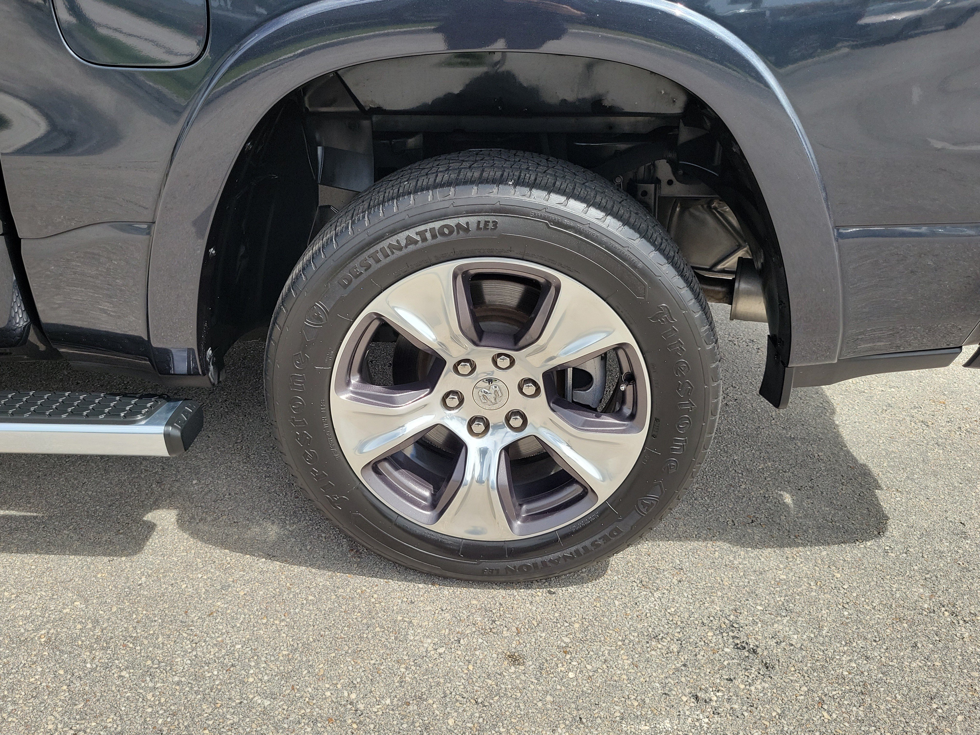 Used 2019 RAM 1500 Laramie AWD/4WD image 25