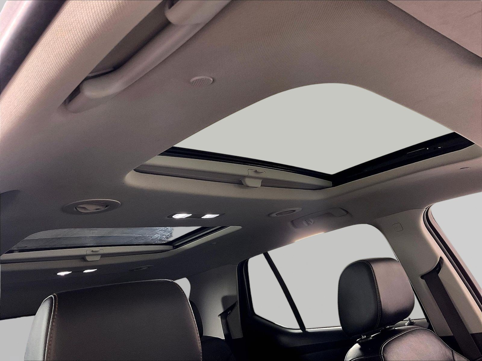 Used 2019 Chevrolet Traverse Premier w/ Redline Edition AWD/4WD image 28