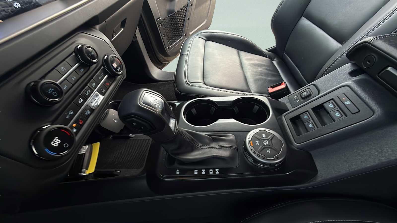 Used 2025 Ford Bronco Outer Banks image 24