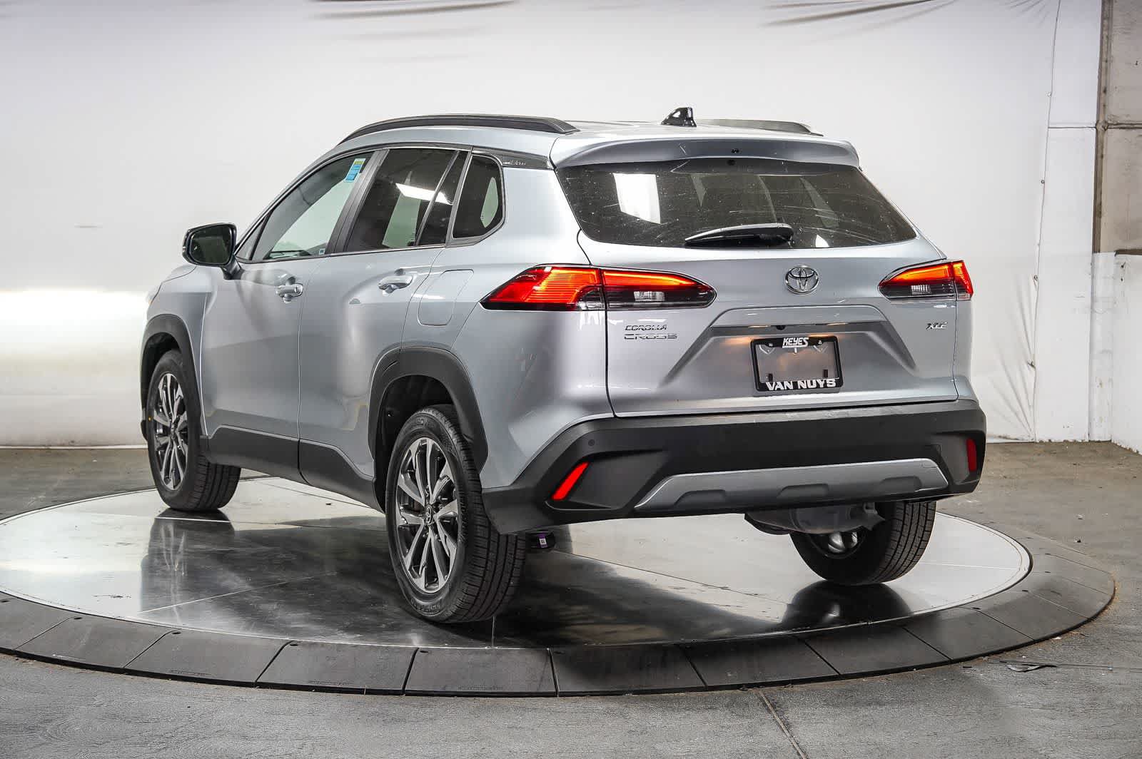 Certified 2025 Toyota Corolla Cross XLE FWD image 2