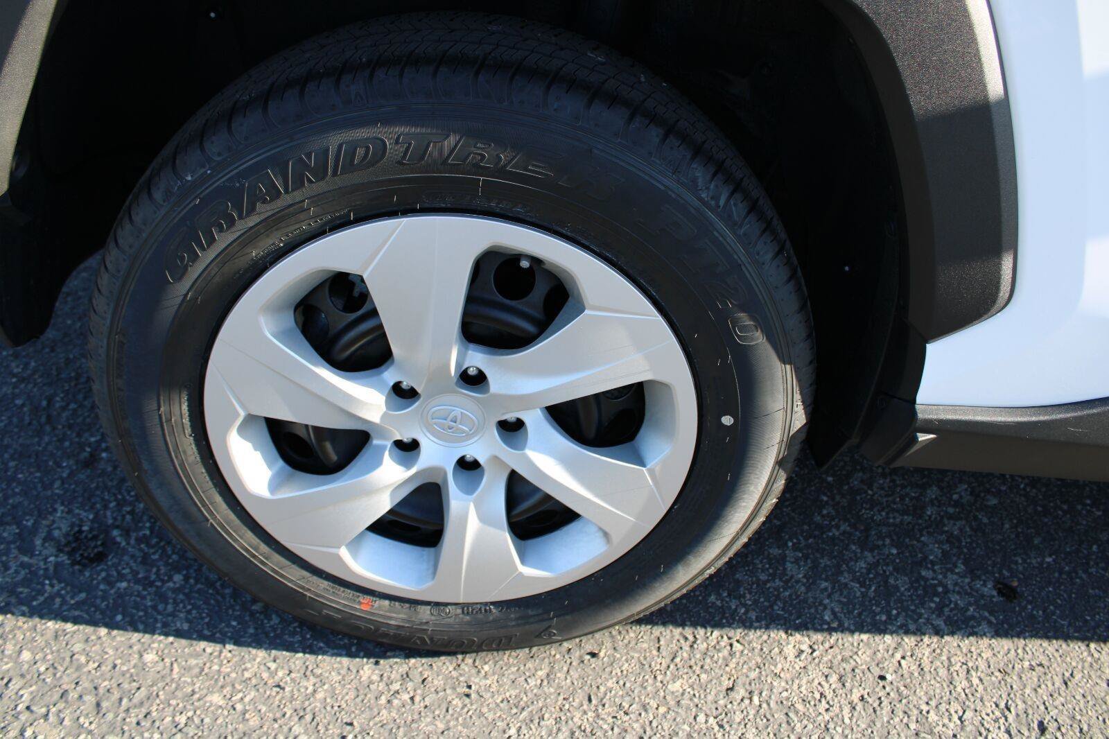Certified 2024 Toyota RAV4 LE AWD/4WD image 14