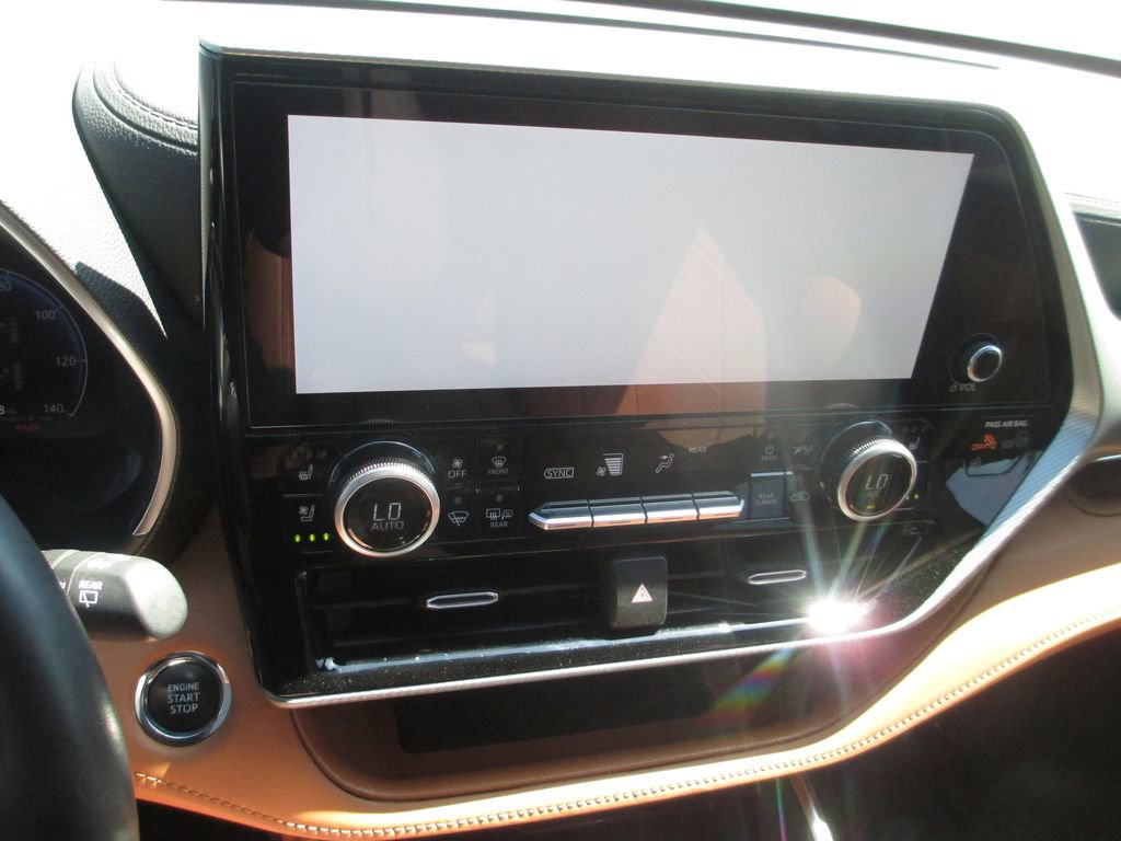 Used 2023 Toyota Highlander Platinum AWD/4WD image 30