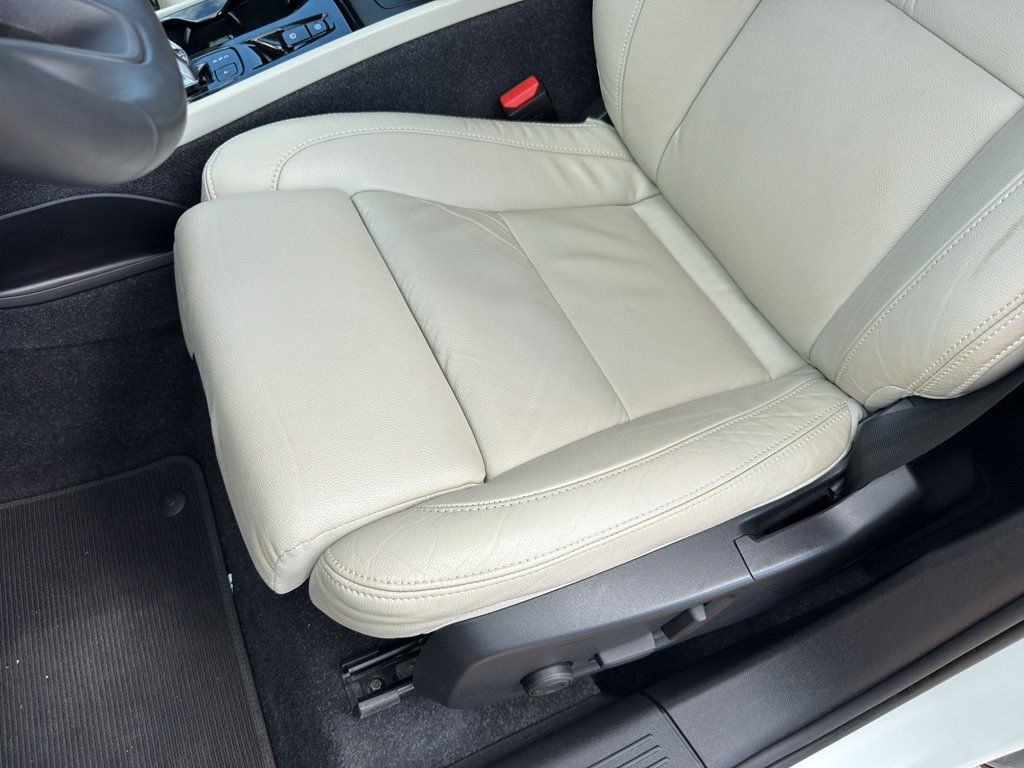 Used 2023 Volvo XC40 B4 Ultimate FWD image 11