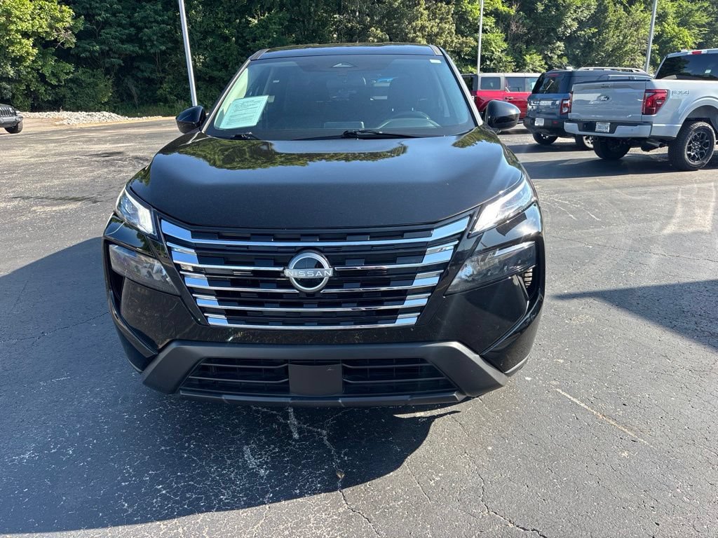 Used 2025 Nissan Rogue SV FWD image 10