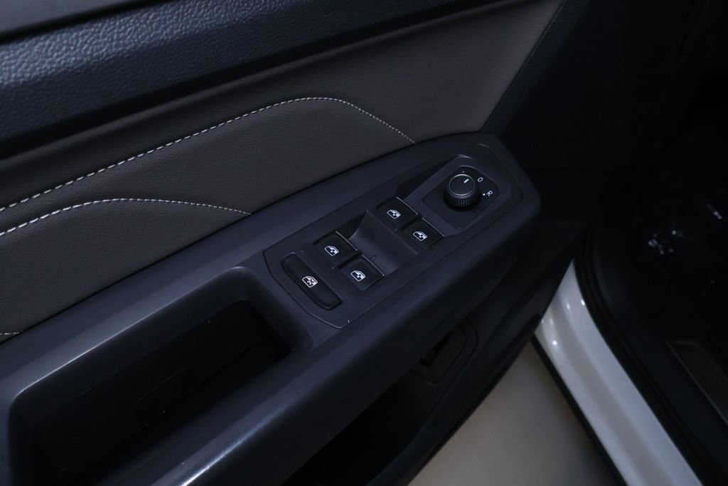 Used 2021 Volkswagen Atlas SEL R-Line image 15